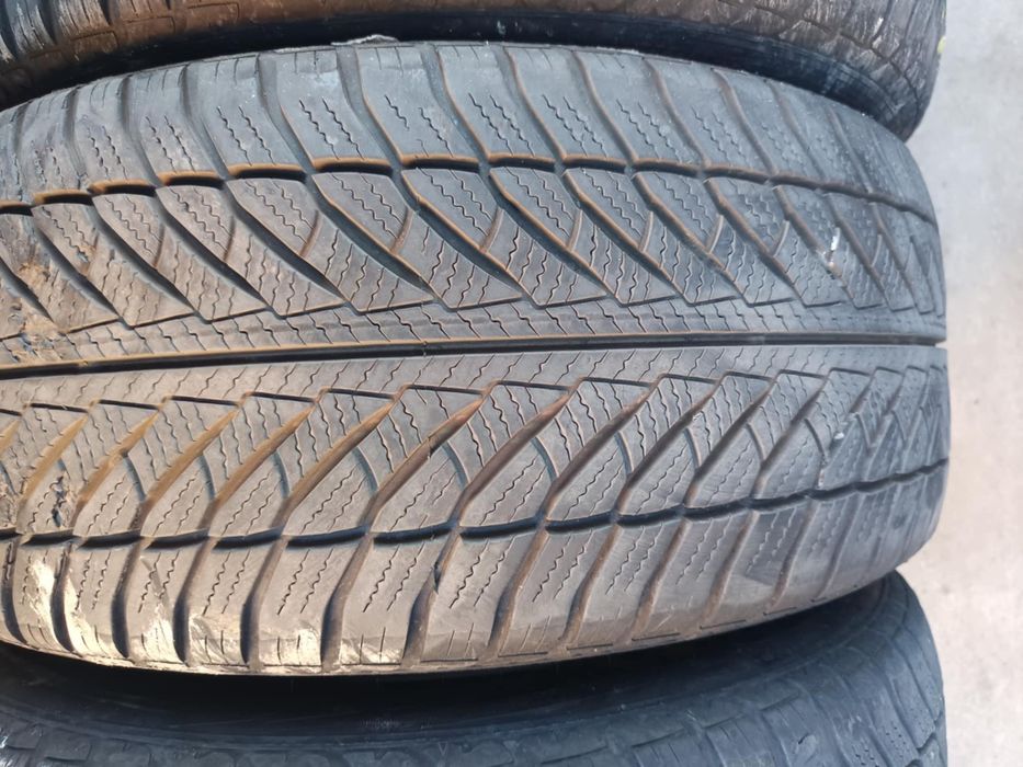 245/45/19 4ри броя GoogYear Ultragrip 8.Гумите са в много добро състоя