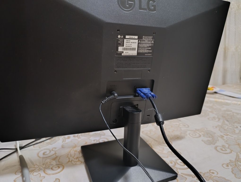 22 Дюйм Монетор LG . LED