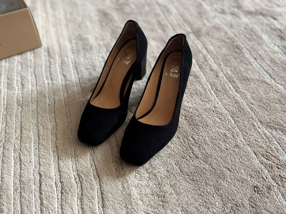 Обувки Gianni естествен велур, размер 38