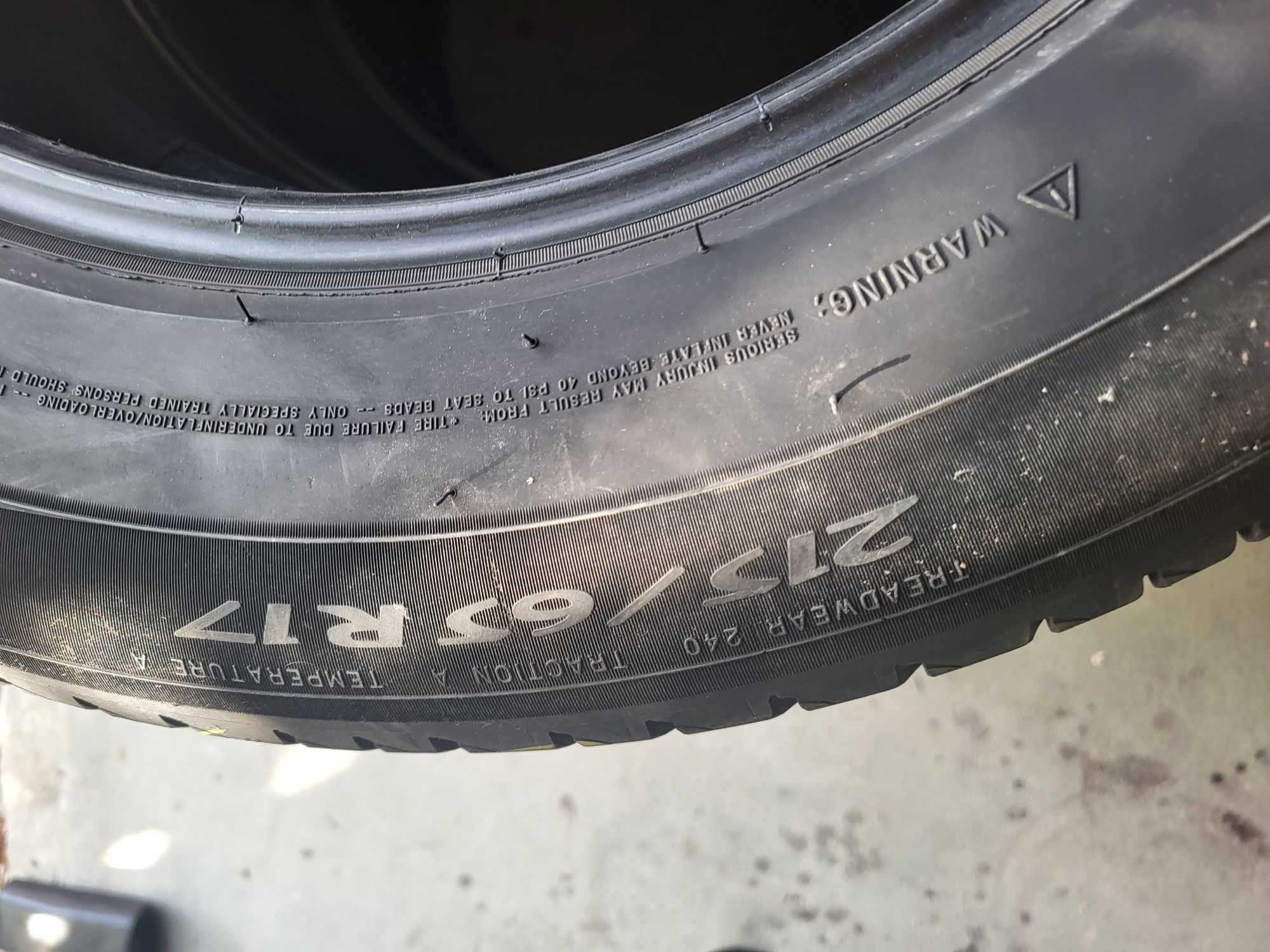 Vând cauciucuri MICHELIN 215/65 R17