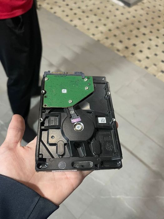 Жесткий диск Seagate 1TB новый + бесплатно роутер ZTE MF283V (б/у)