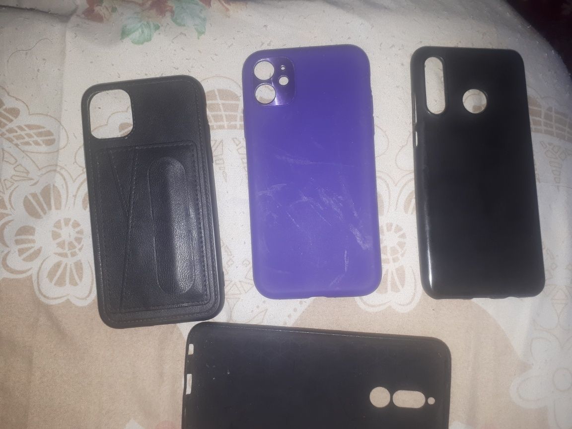 Продам чехлы на Айфон 11