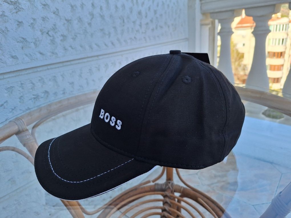 Шапки с козирка BOSS