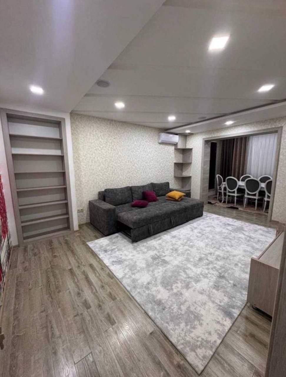 Квартира  на Дархан 4/5/9 общ пл 95м  балкон 2*6 не торец