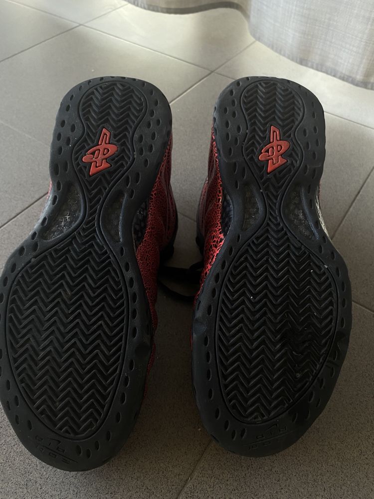 nike foamposite one cracked lava