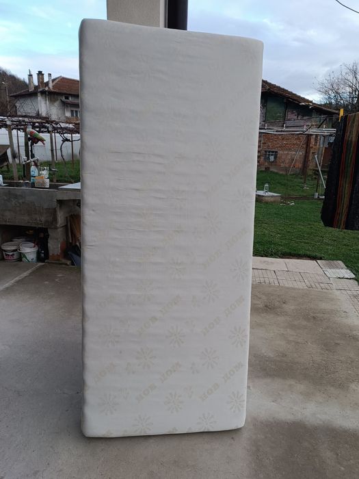 Матраци еднолицеви два броя