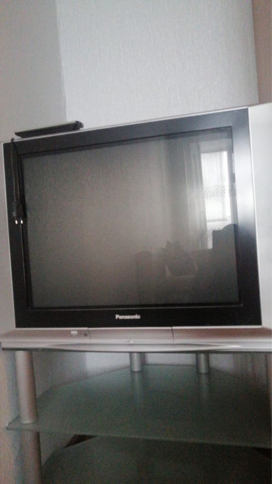 Подставка и телевизор