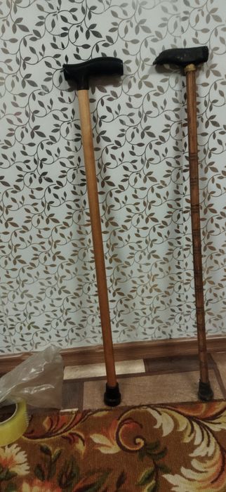 Тросточки , одна новая , другая самодельная