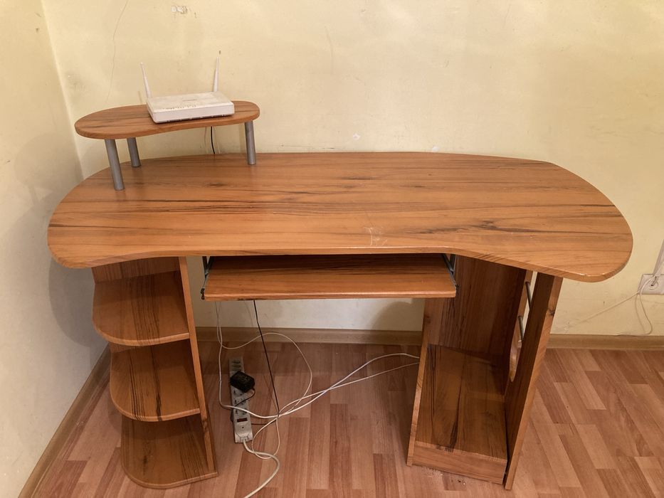 продам компьютерный стол