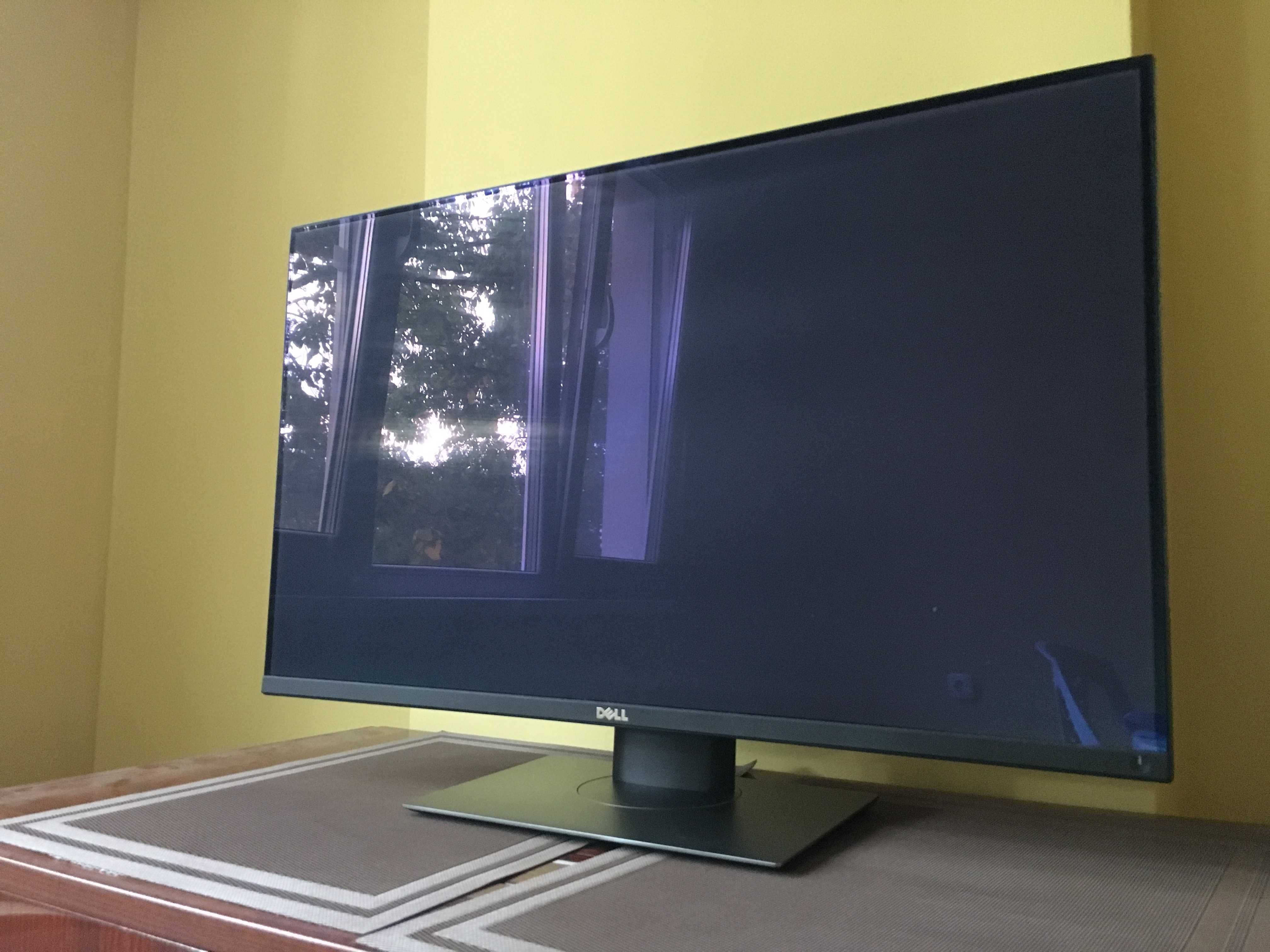 Dell UP3017Q OLED - НЕработещ