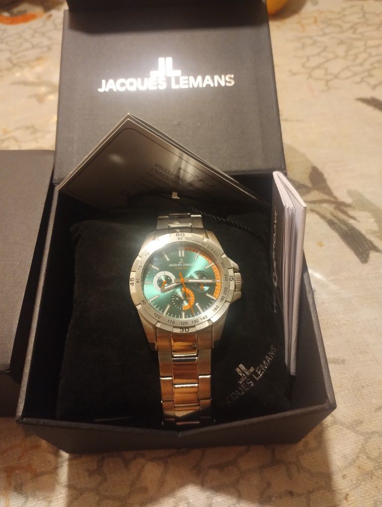 Продам часы австрийской фирмы Jacos Lemans