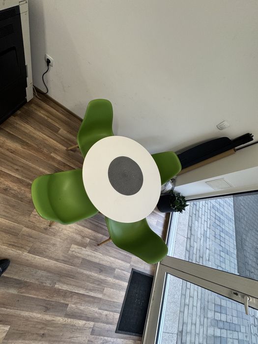 Маса и столове.