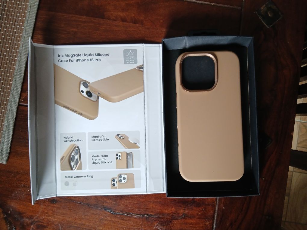 Iphone 16 Pro Husa Protectie Gold MagSafe