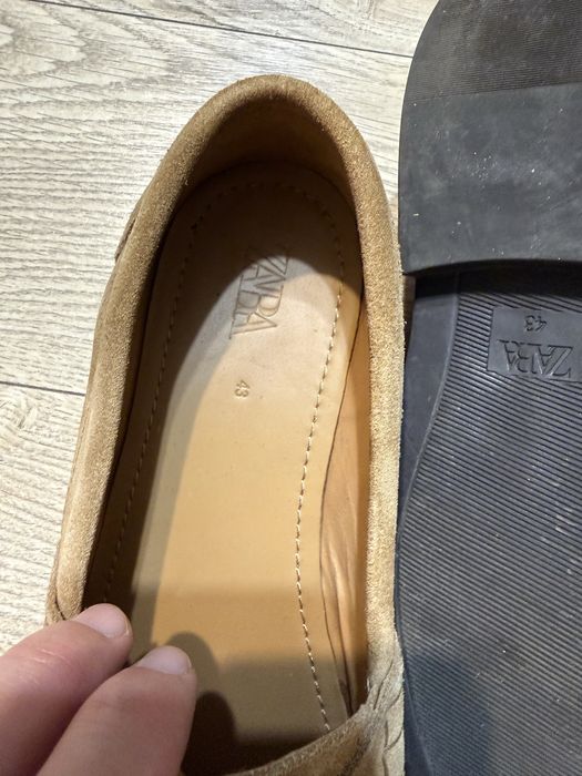 Pantofi ZARA din piele intoarsa.