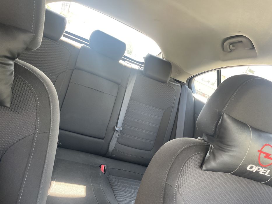 Vand opel insignia sau schimb motorul bate