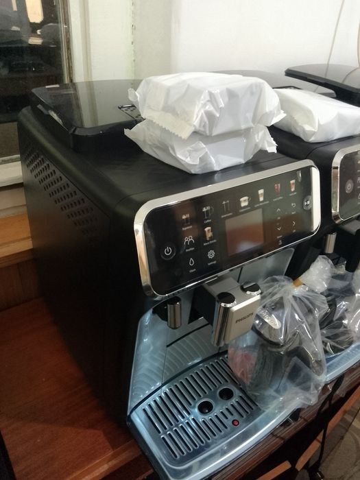 Espressor PHILIPS seria 5500 LatteGo