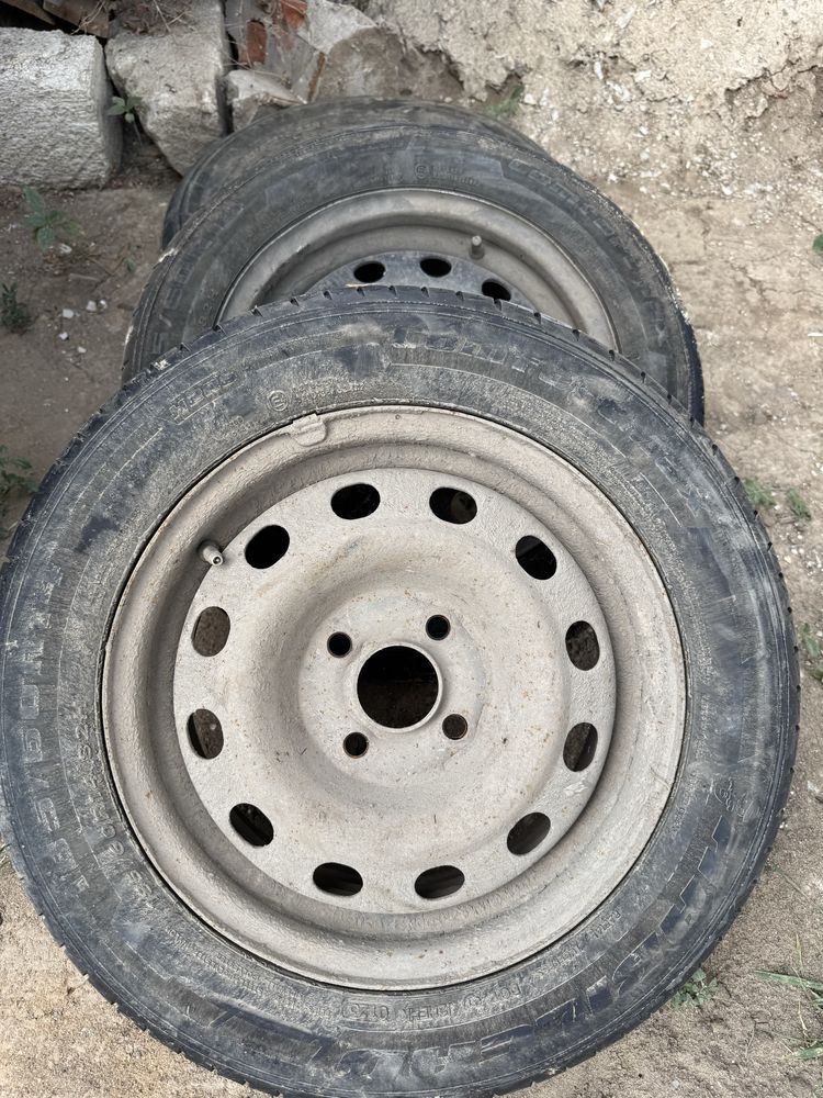 Продам комплект шины