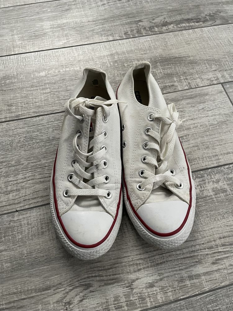 Converse alb numarul 39