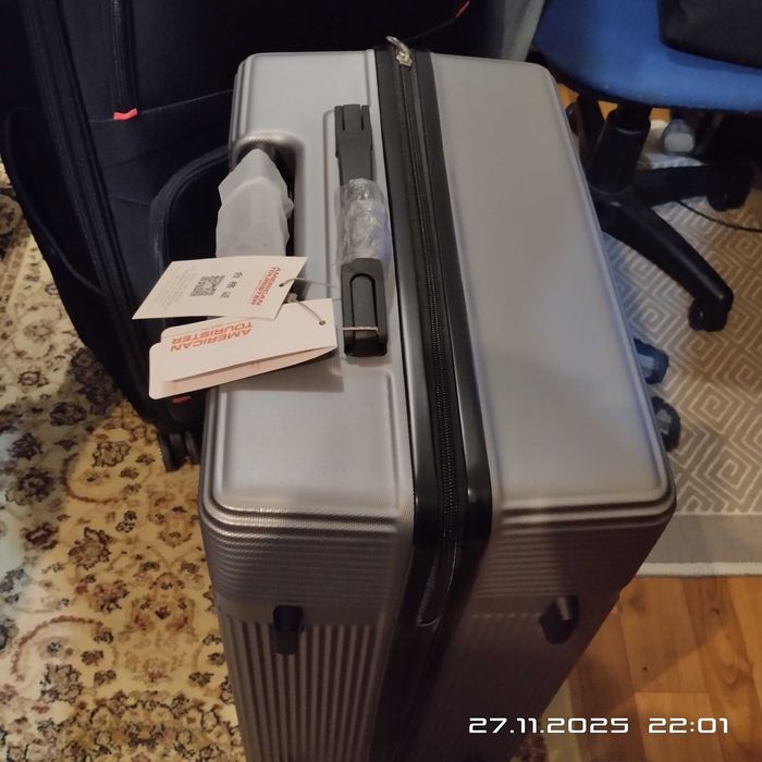 Продам чемоданы.