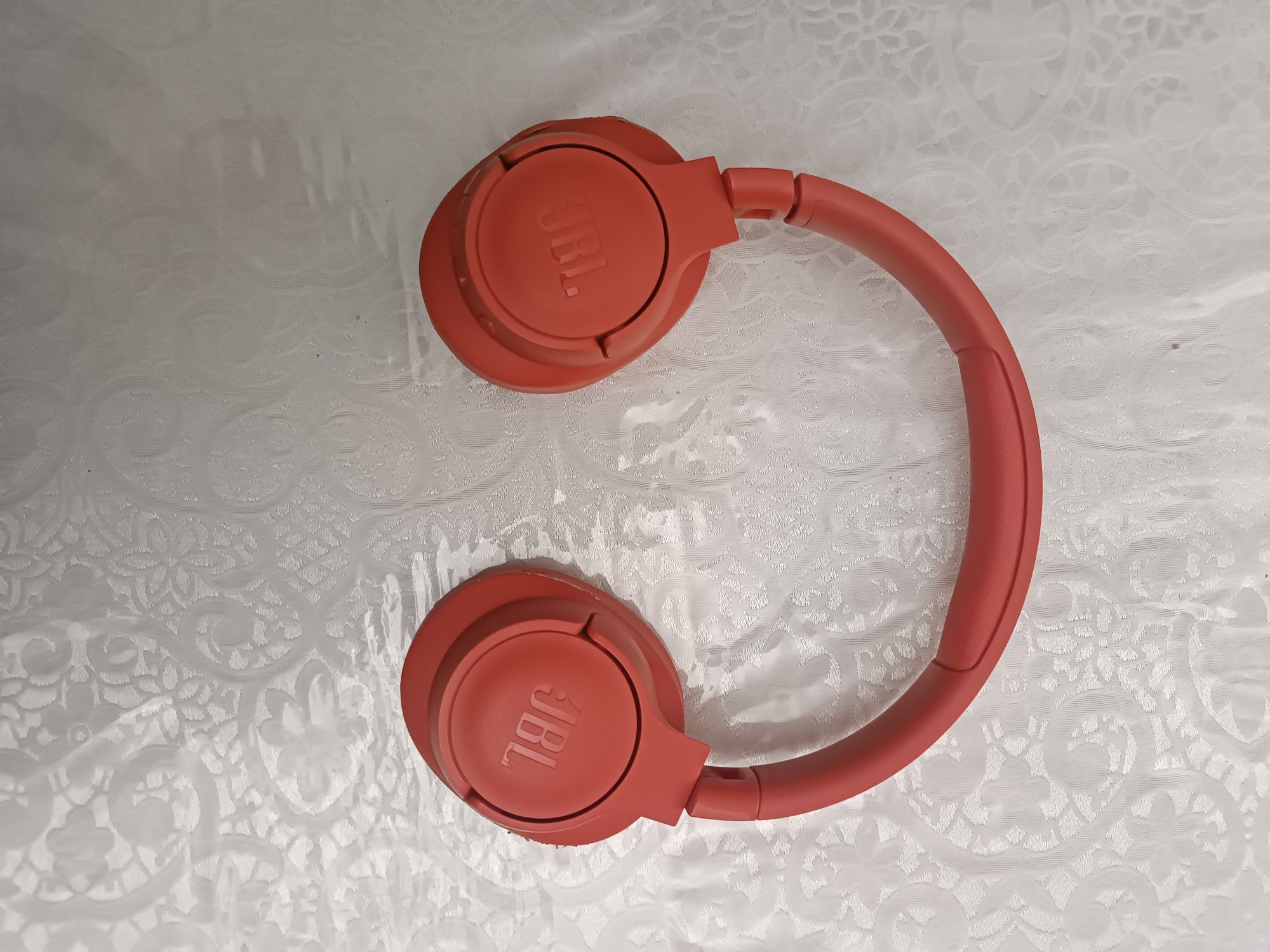 Наущники крассные jbl tune 700bt