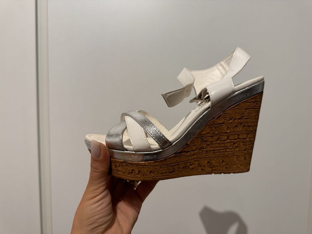 Sandale alb/argintii marimea 36