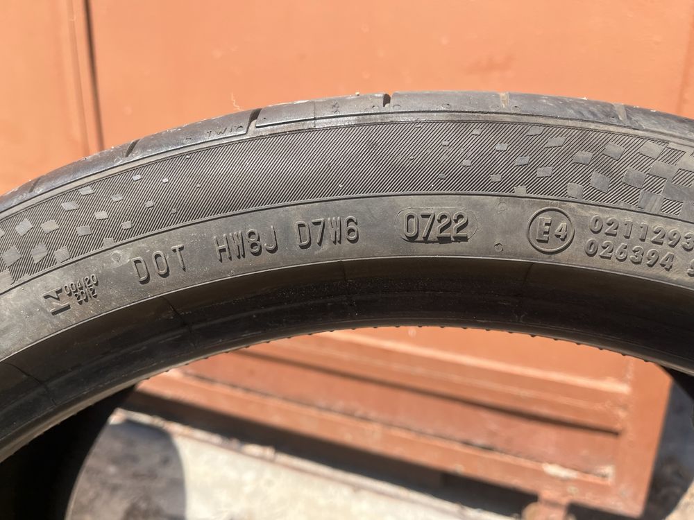 2 бр. летни гуми 255/35/21 Continental AO1 DOT 0722 4,5 mm