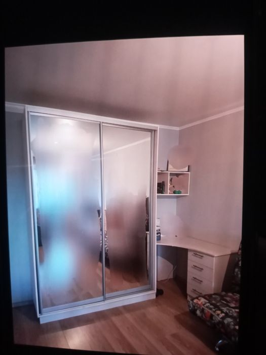 Продам шкаф,стол, комод
