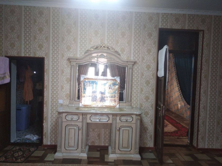 Жомбойда тайор уй сотилади. 9 соток кириб яшанг