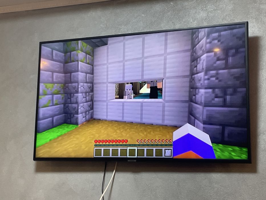 Vand smart tv samsung  2 telecomezi una mica si una mare