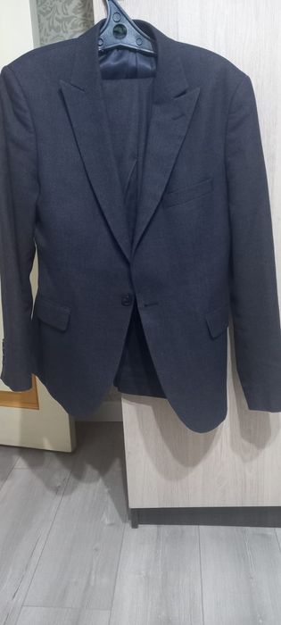 Продаётся мужской брючный костюм