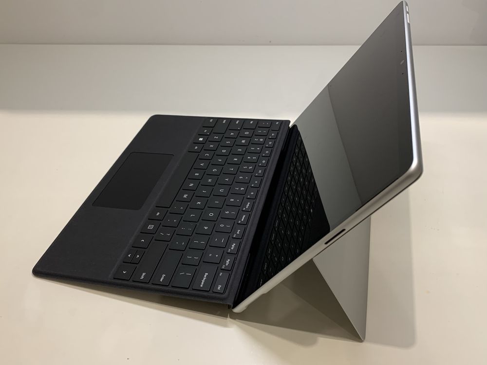 Новый Surface Pro 9 16GB/1TB + клавиатура + стилус