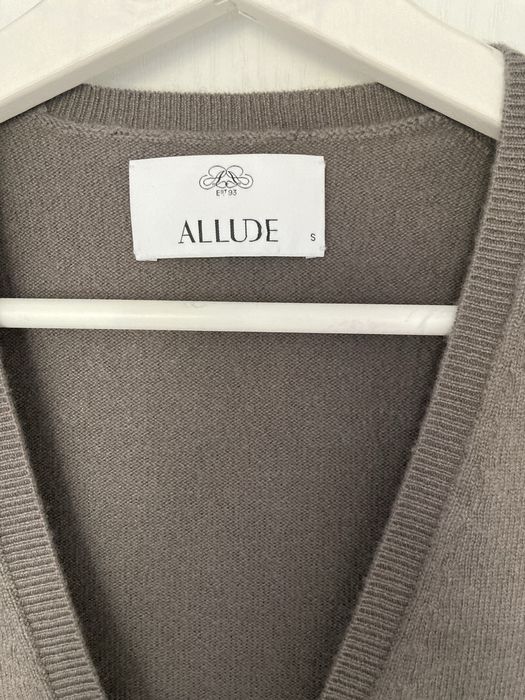 ALLUDE Оригинална жилетка