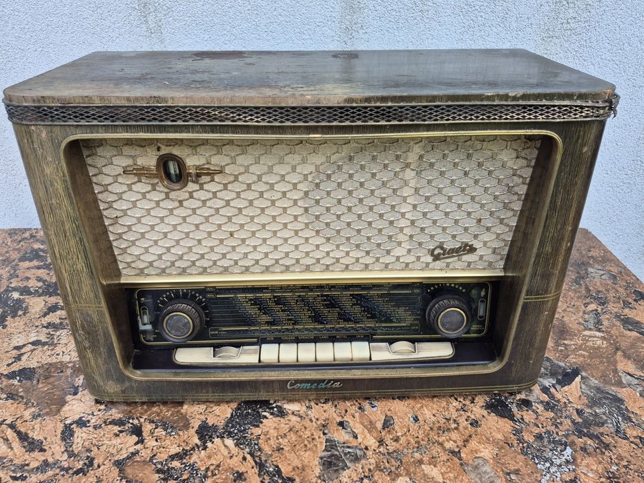 Radio cu lampi marca Graetz, model Comedia 4R-3366,fabricat 1954