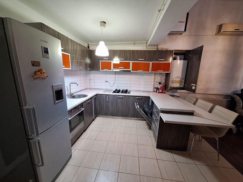 Particular vând 3 camere dec, open space complet mobilat ,lux Constanț