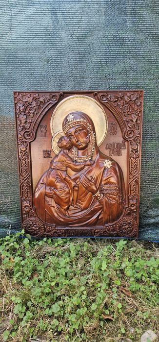 Icoana scluptata cu Maica Domnului și pruncul