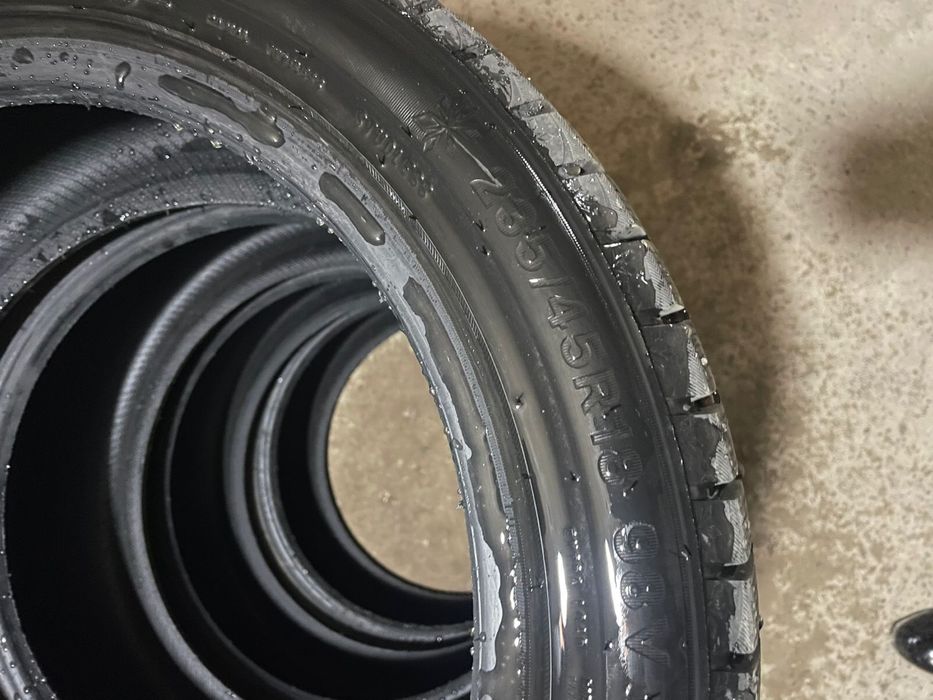 Балон 235/45/18.