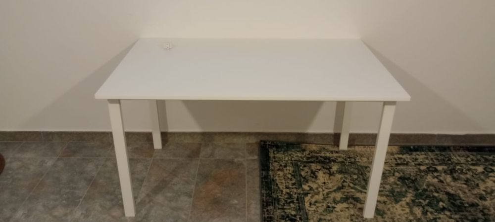 Vând masa de la Ikea
