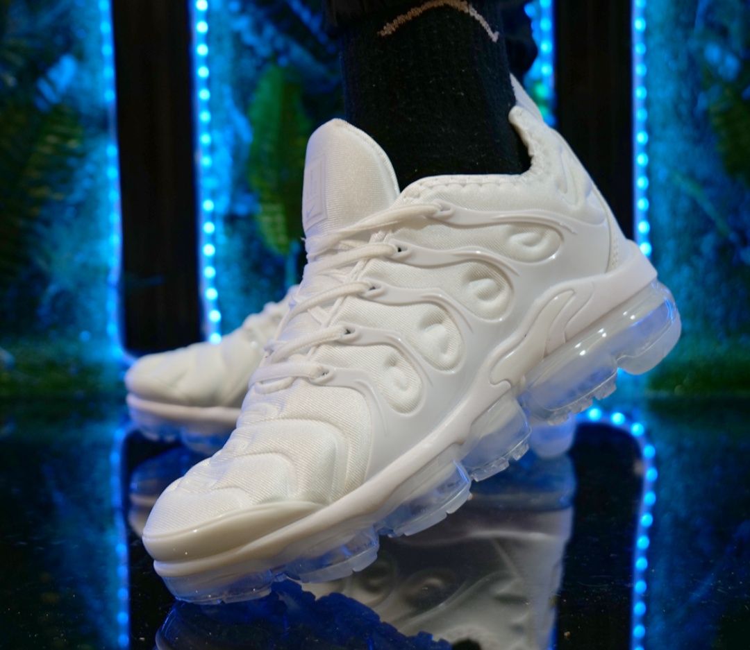 Унисекс маратонки Nike Air VaporMax Plus – Бели