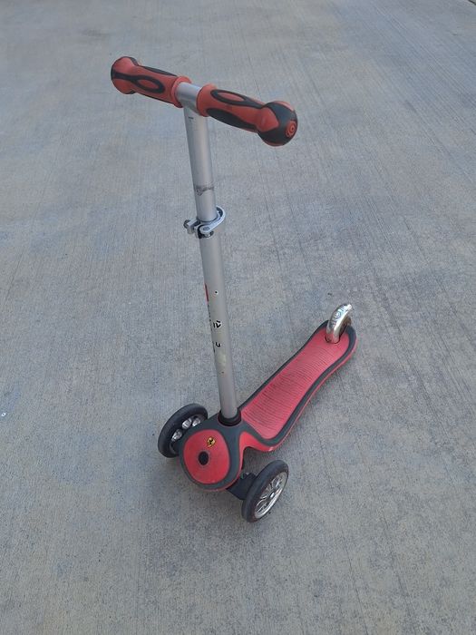 Детска тротинетка Globber Ferrari