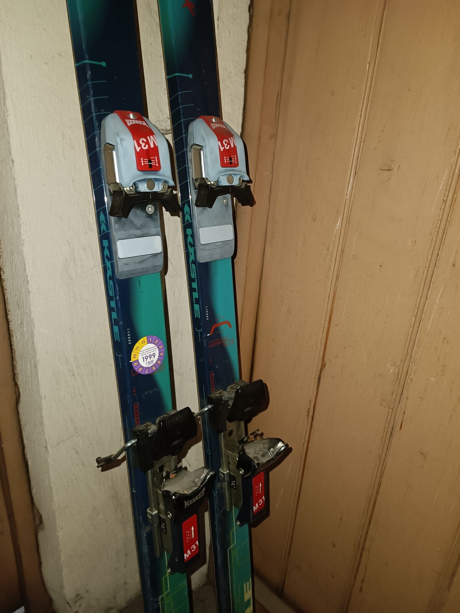 Ски с автомати със стопери
