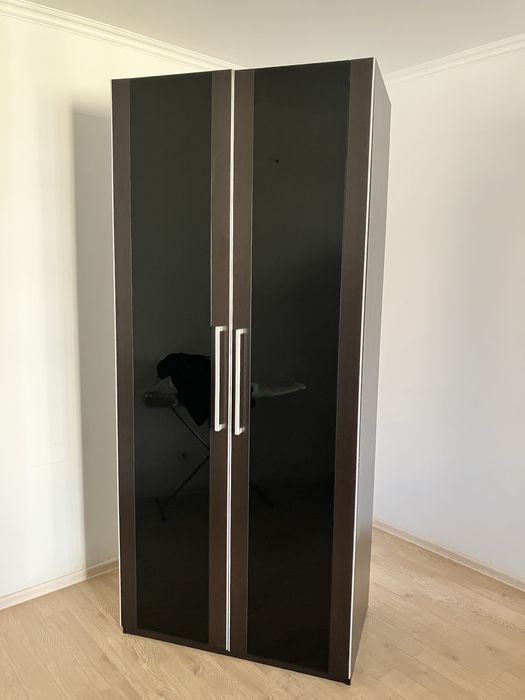 Шкаф плательный в отличном состоянии