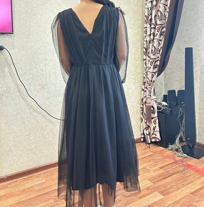 Длинное чёрное вечерное платье