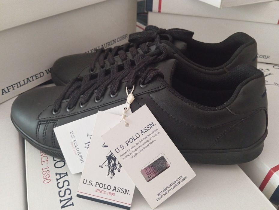 Продается мужское кроссовки