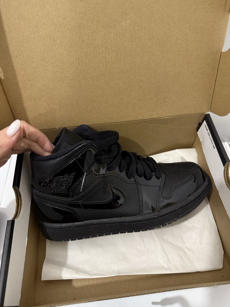 Air Jordan 1 Mid Black