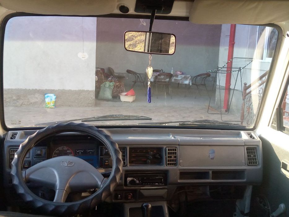 Damas oq rang DAEWOO