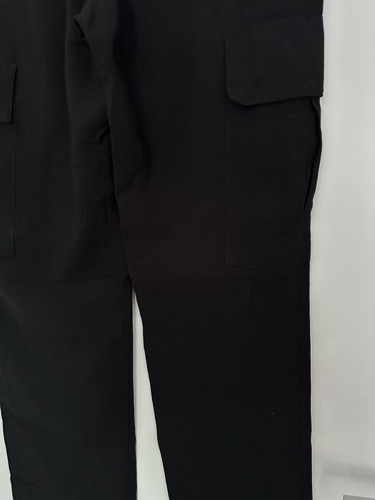 Pantaloni Reserved stil cargo cu buzunare laterale