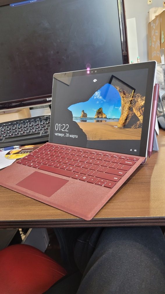 Продам Microsoft Surface Pro 4