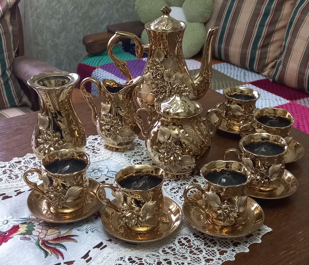 Позлатен сервиз за кафе