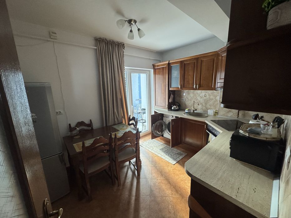 Inchiriez apartament in regim hotelier