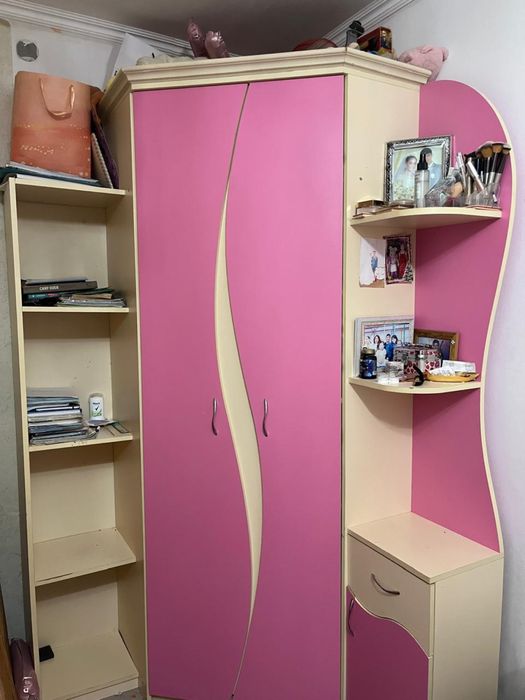 Компактный детский шкаф с хорошей вместимостью